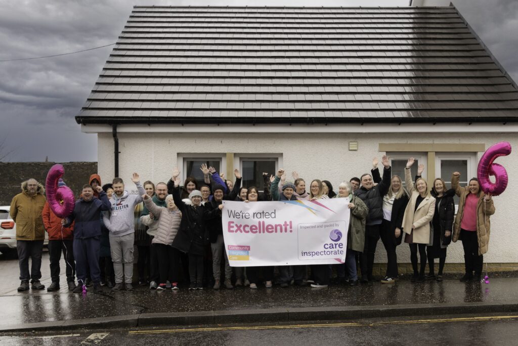 • Colleagues and people supported by Perth & Kinross and Forth Valley Housing Support Services celebrate their ‘Excellent’ rating.